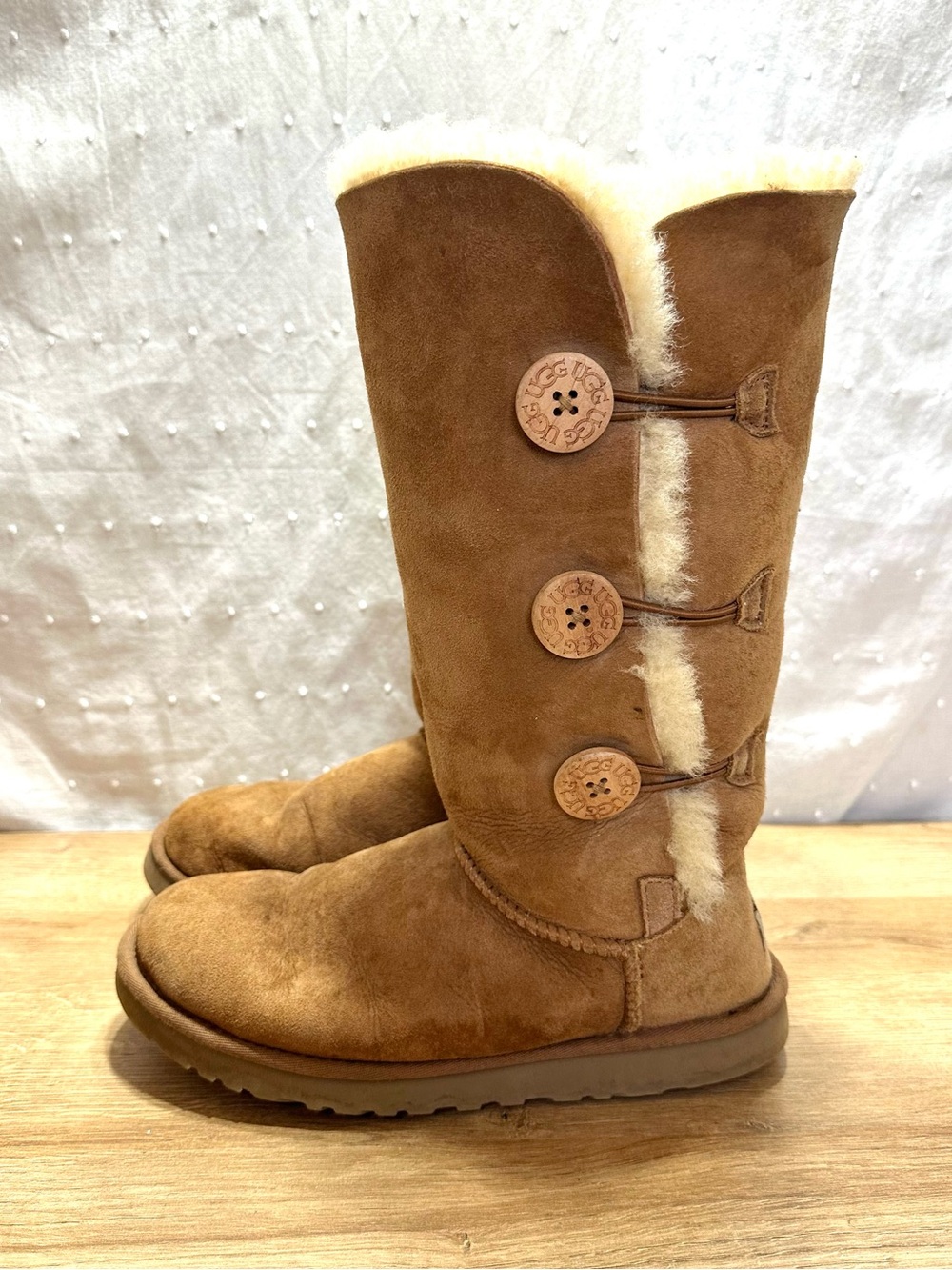 UGG Bailey Button Triplet Size 8 Chestnut